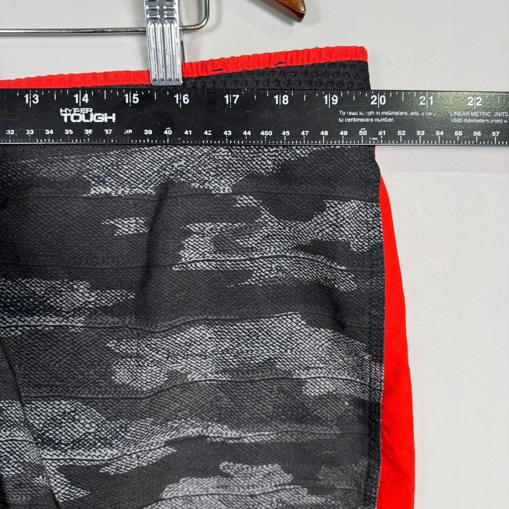 Quiksilver Highline Board Shorts Mens Size 38 4-Way Stretch Camo Red Surf
